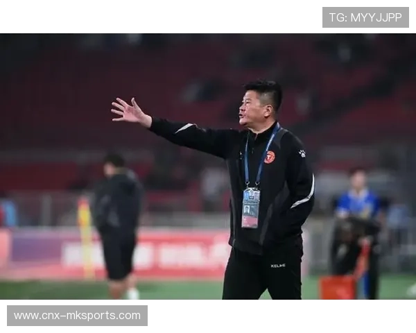 严鼎皓中场调度转型 铁人新援需适应李金羽战术体系 严鼎皓中场调度转型 铁人新援需适应李金羽战术体系